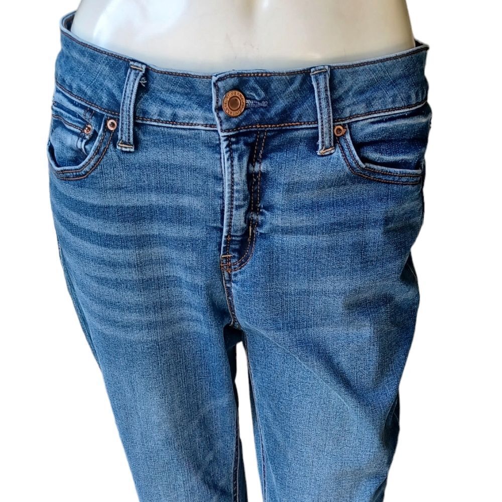 701318....Time and Tru Straight leg Jeans Size 10P, W28" 26"Inseam 9"Rise